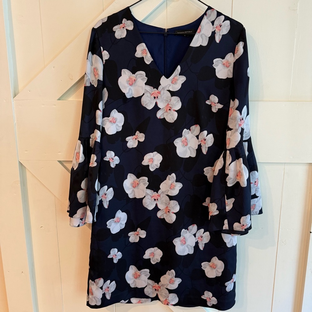 Banana Republic Navy Floral Dress V Neck Lined Bell Sleeves Size 6